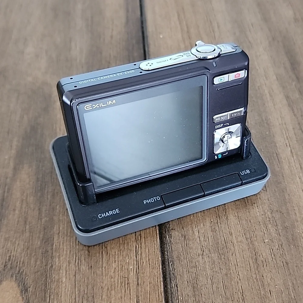 Casio Exilim 6mp EX-Z600 Digital Camara Kit